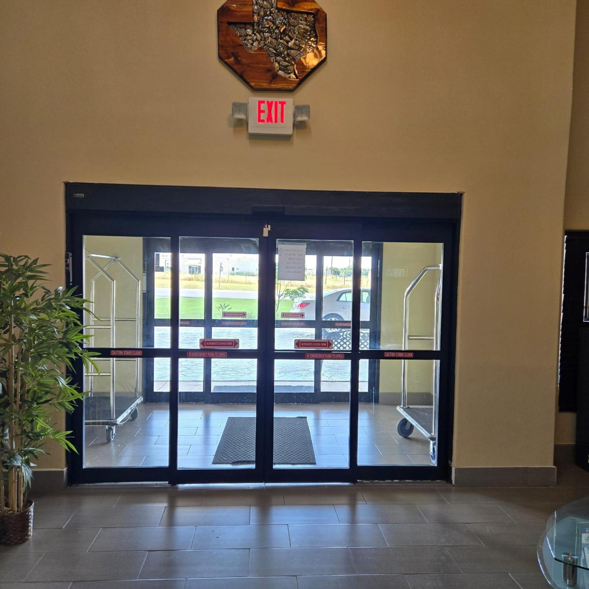 Karnes City Lodge المظهر الخارجي الصورة